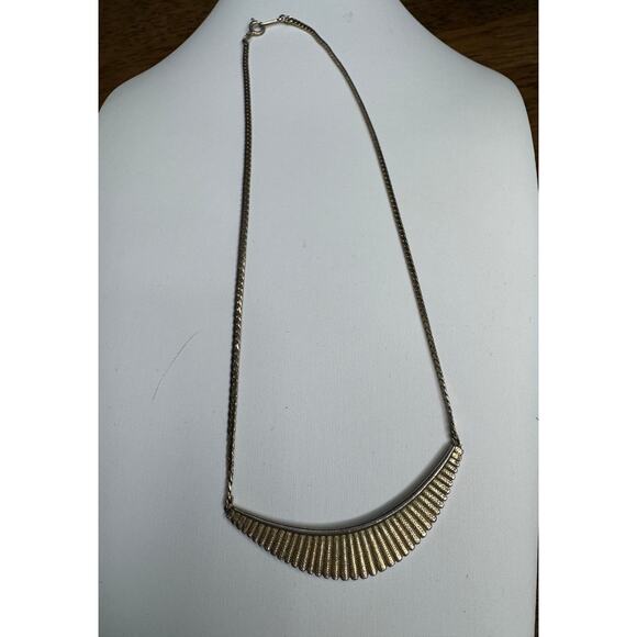 Vintage 1984 Avon Pleated Crescent Necklace 1984 Avon Pleated Crescent Necklace - Picture 3 of 5